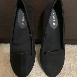 Torrid Wide Black/Gold suede flats